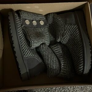 Brand New!UGG Purl Cardy Knit Size 7